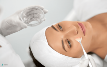 Rodzaje kwasów w&nbsp;zabiegach kosmetycznych – który&nbsp;wybrać dla swojej skóry?