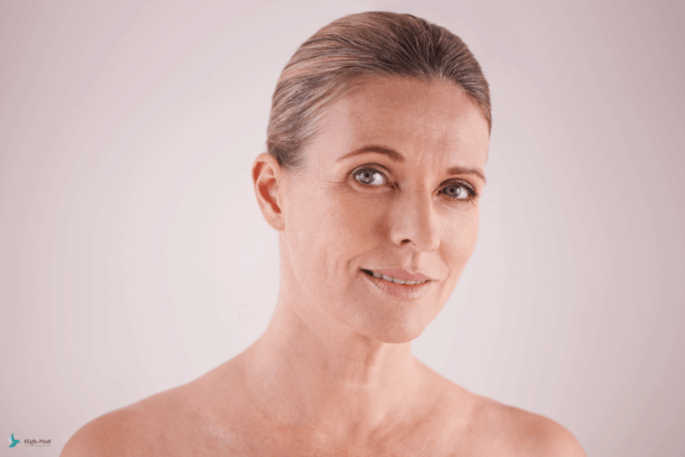 Twarz dojrzałej kobiety w okresie menopauzy